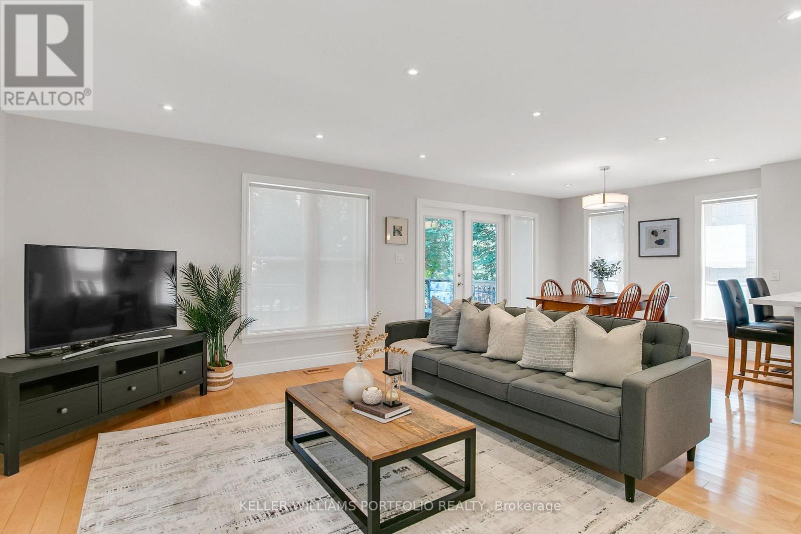 Photo 11 of 85 Ashbourne Drive, Toronto ON
