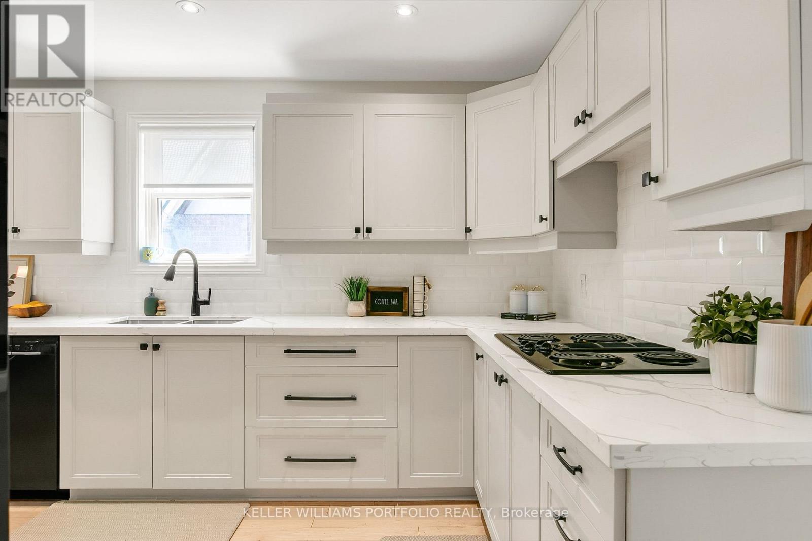 Photo 5 of 85 Ashbourne Drive, Toronto ON