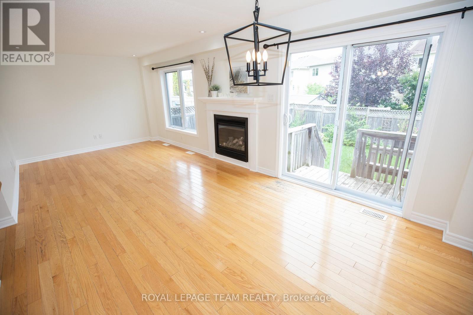 Photo 34 of 687 Paul Metivier Drive, Ottawa ON