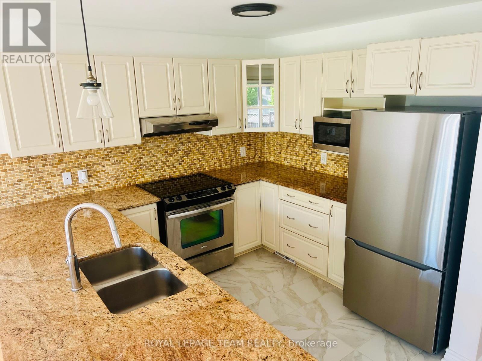 Photo 18 of 687 Paul Metivier Drive, Ottawa ON