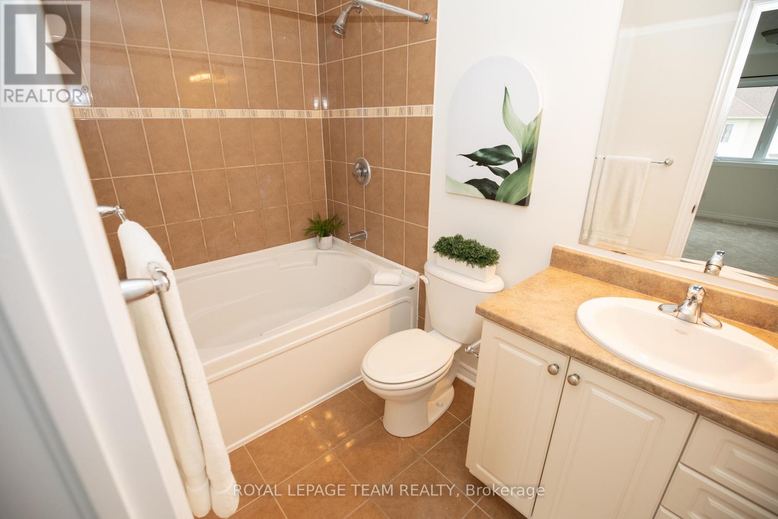 Photo 28 of 687 Paul Metivier Drive, Ottawa ON