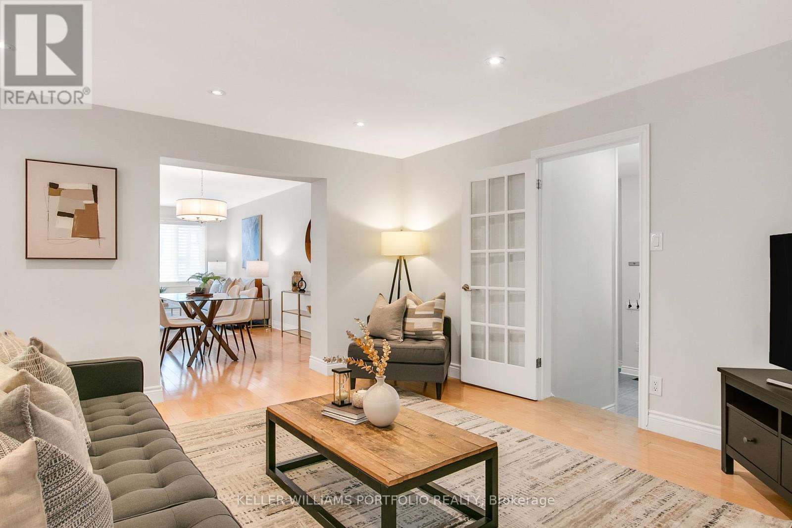 Photo 12 of 85 Ashbourne Drive, Toronto ON