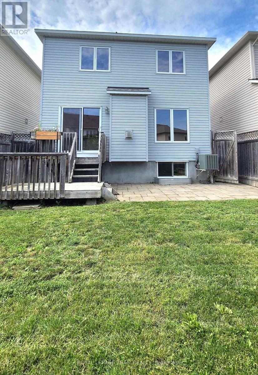 Photo 21 of 687 Paul Metivier Drive, Ottawa ON
