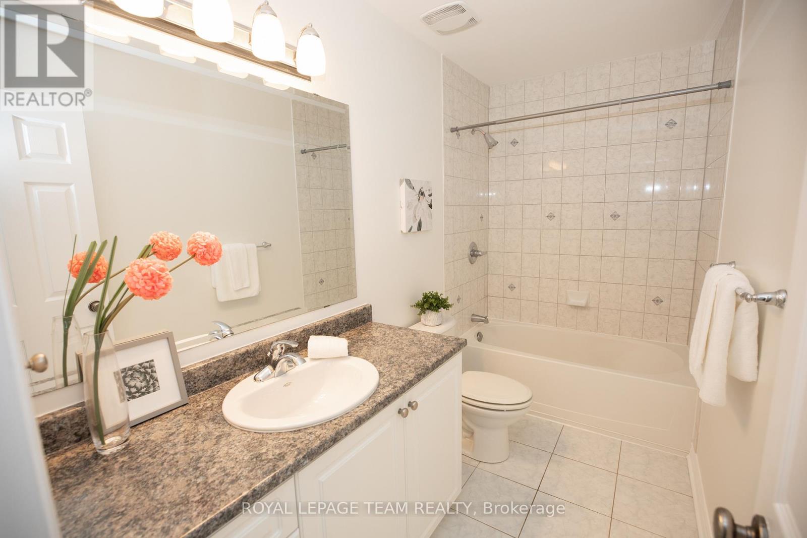 Photo 20 of 687 Paul Metivier Drive, Ottawa ON