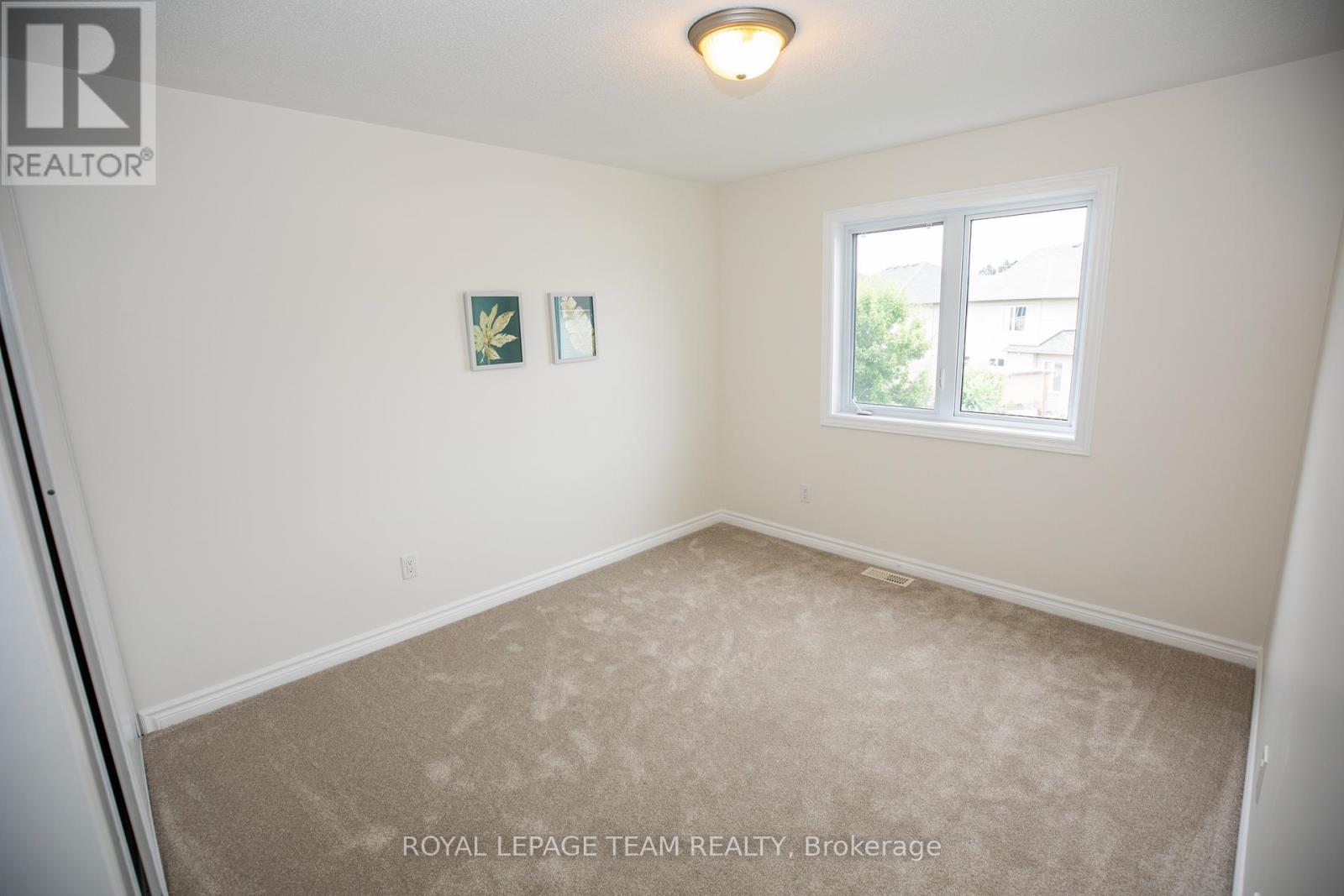 Photo 30 of 687 Paul Metivier Drive, Ottawa ON
