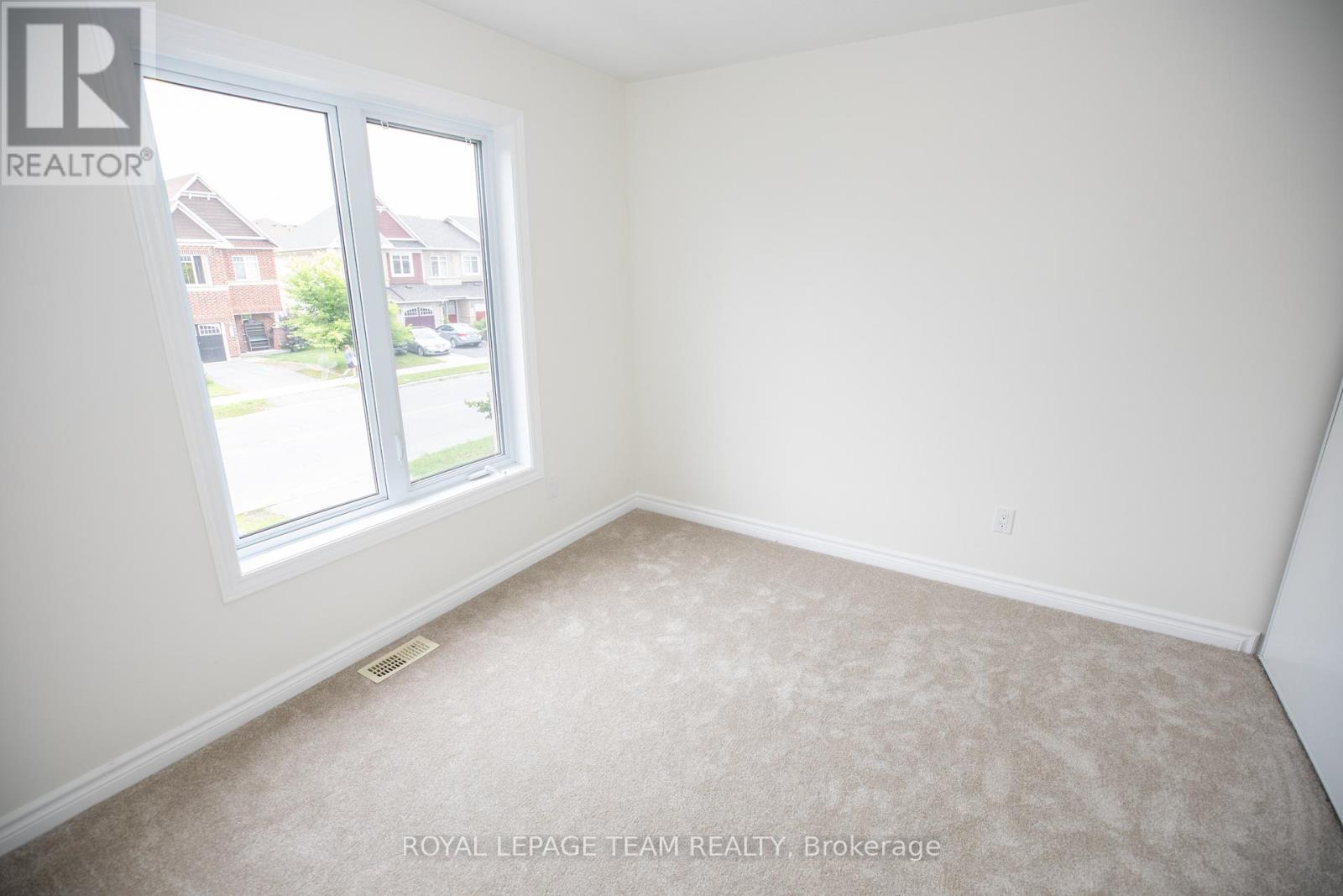 Photo 11 of 687 Paul Metivier Drive, Ottawa ON