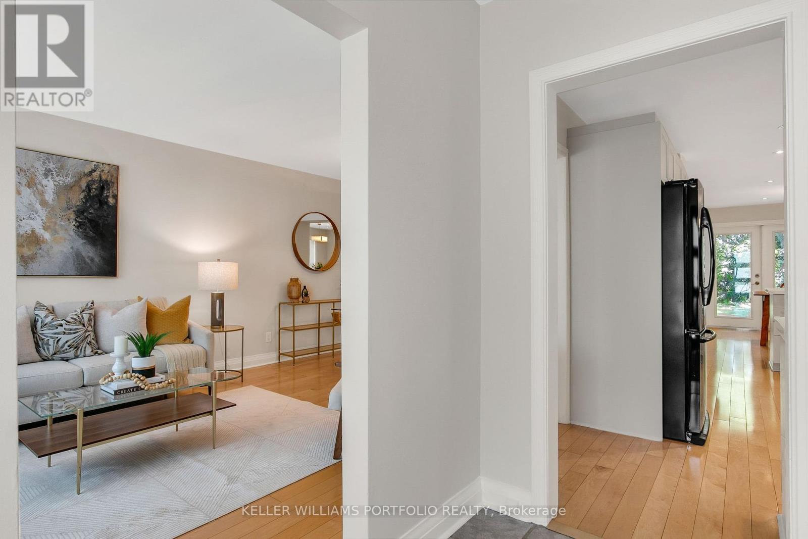 Photo 13 of 85 Ashbourne Drive, Toronto ON