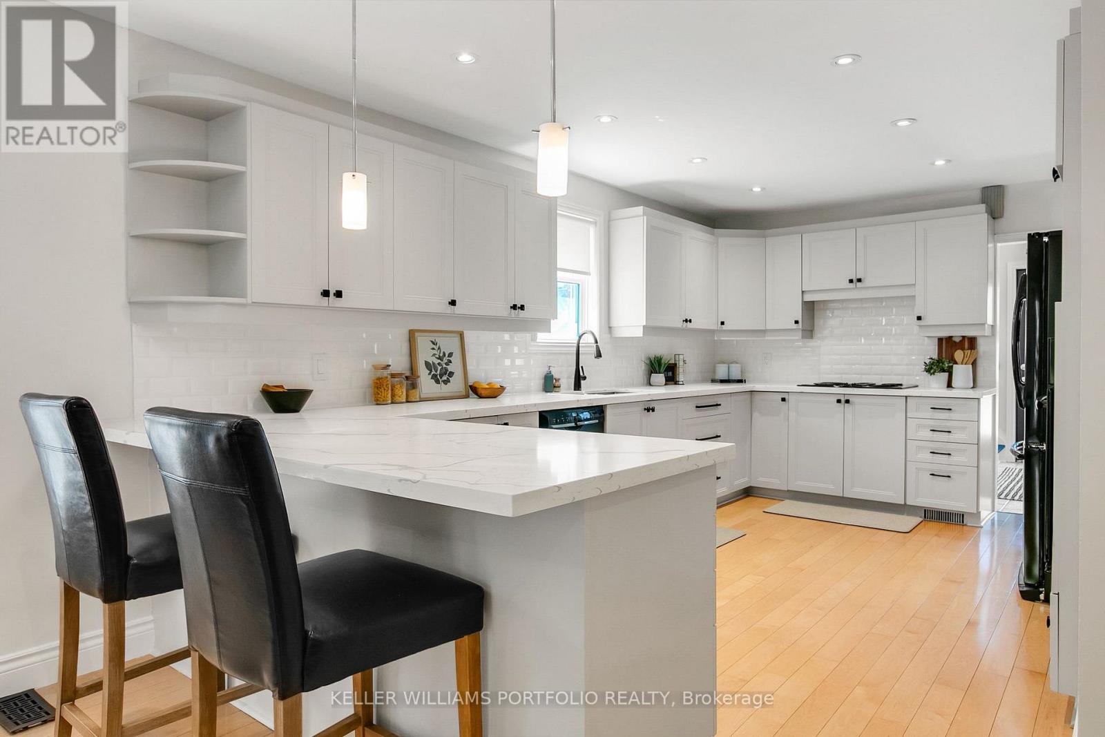 Photo 3 of 85 Ashbourne Drive, Toronto ON