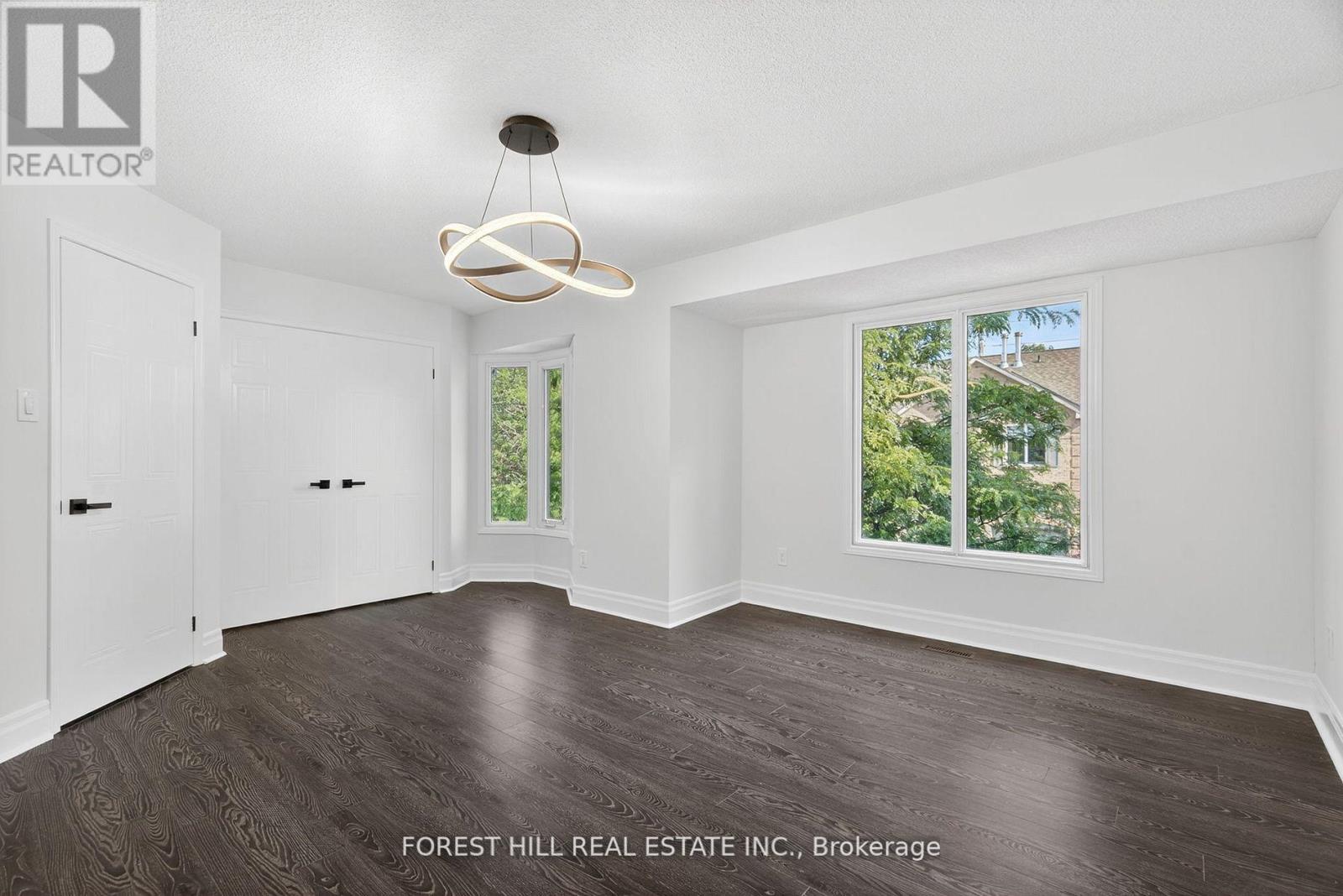 Photo 3 of 48 Beaumont Place, Vaughan ON