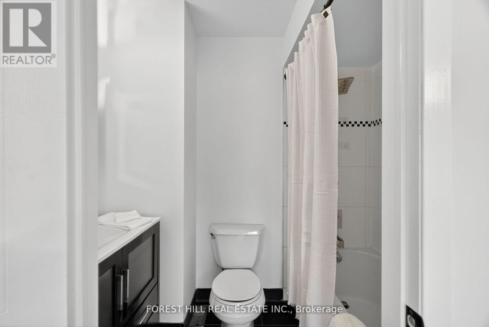 Photo 4 of 48 Beaumont Place, Vaughan ON