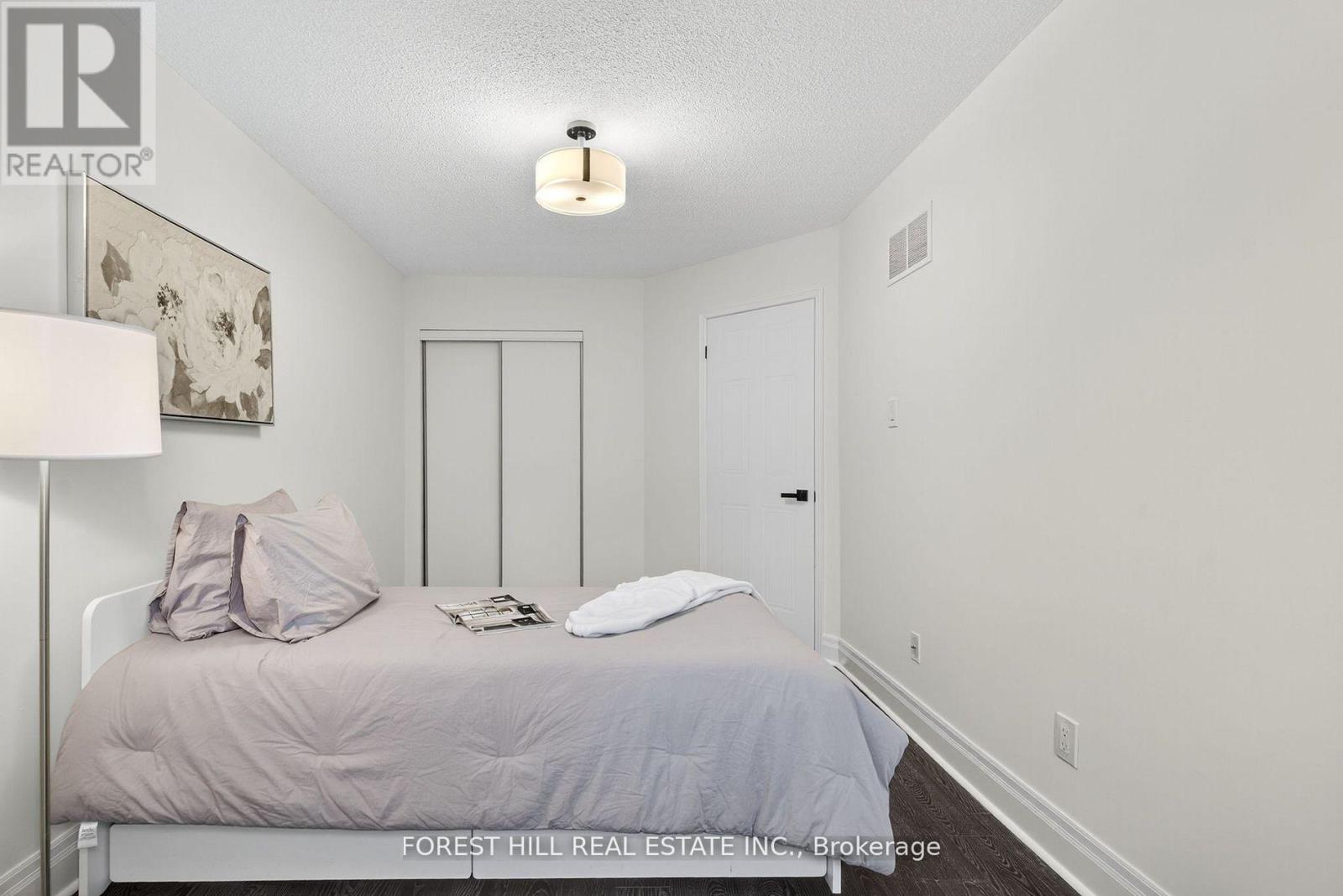Photo 10 of 48 Beaumont Place, Vaughan ON
