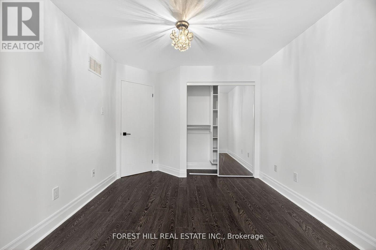 Photo 2 of 48 Beaumont Place, Vaughan ON