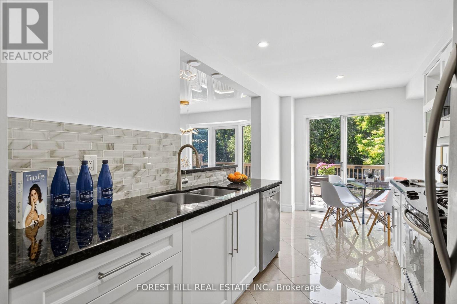 Photo 17 of 48 Beaumont Place, Vaughan ON