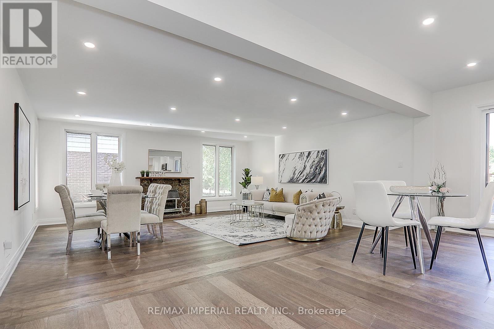Photo 15 of 98 Belfry Drive, Newmarket ON
