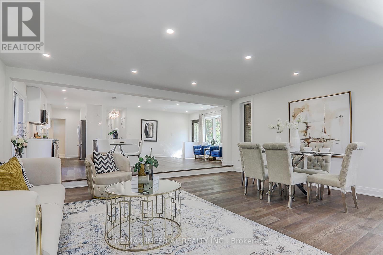 Photo 14 of 98 Belfry Drive, Newmarket ON