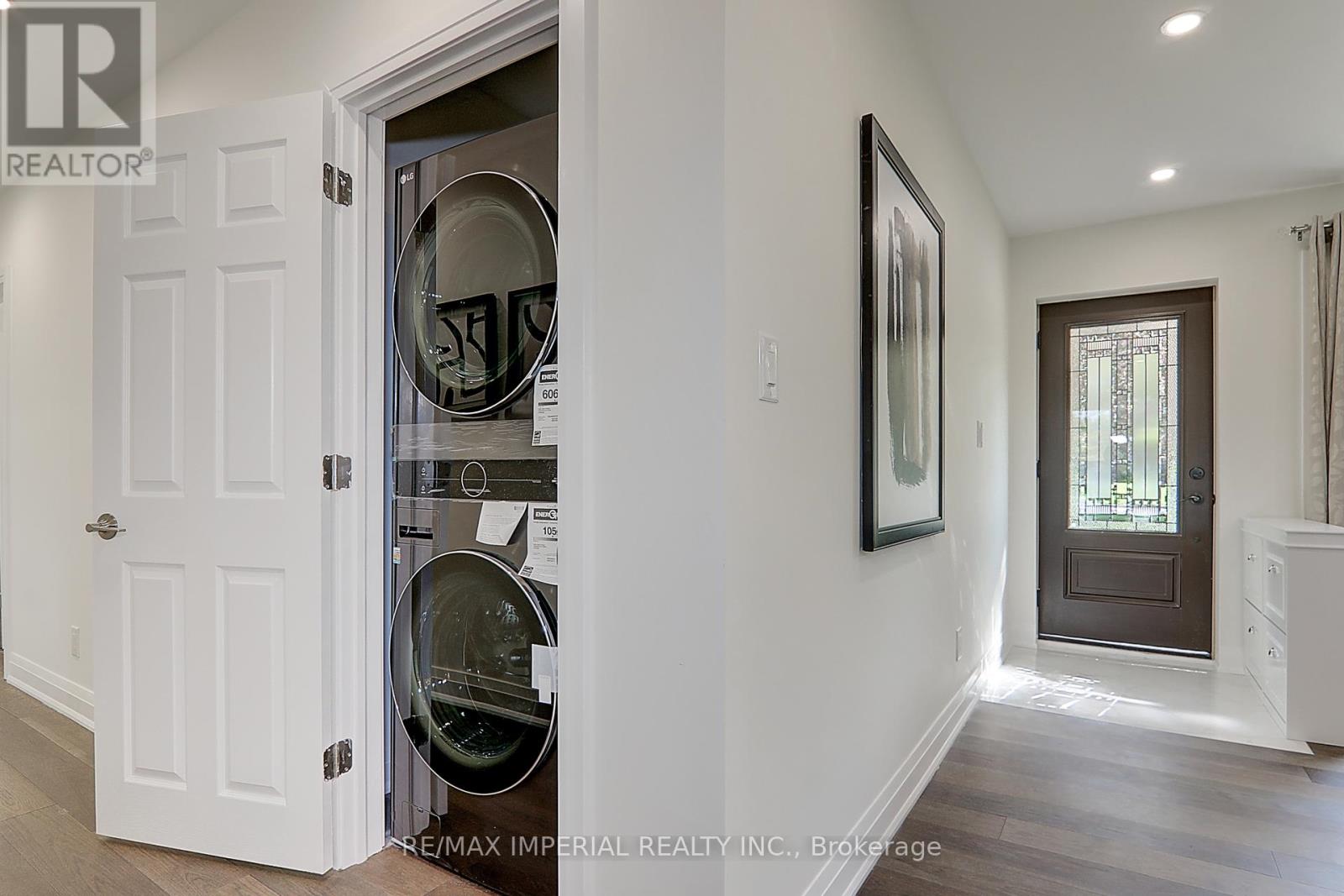 Photo 1 of 98 Belfry Drive, Newmarket ON