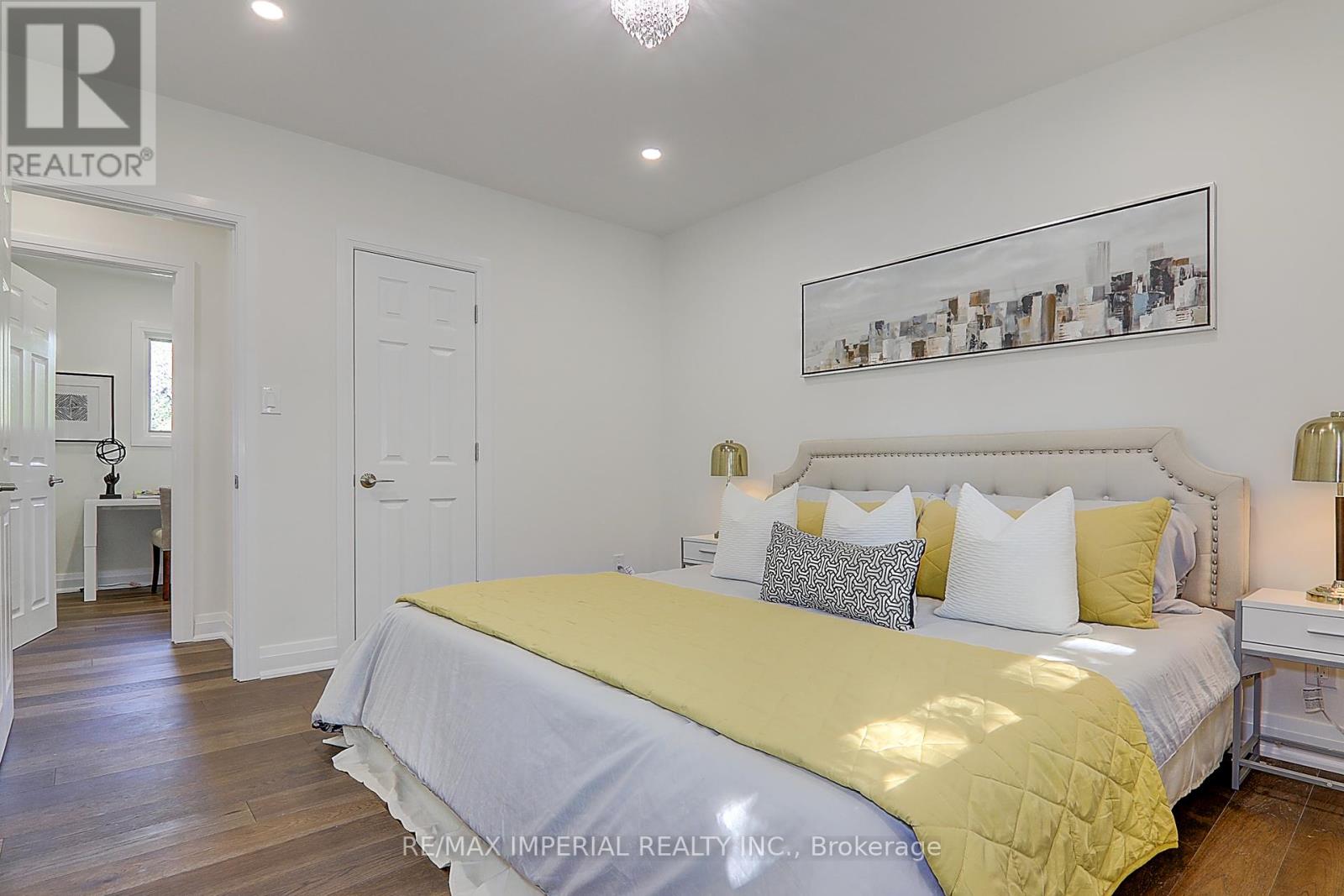Photo 4 of 98 Belfry Drive, Newmarket ON