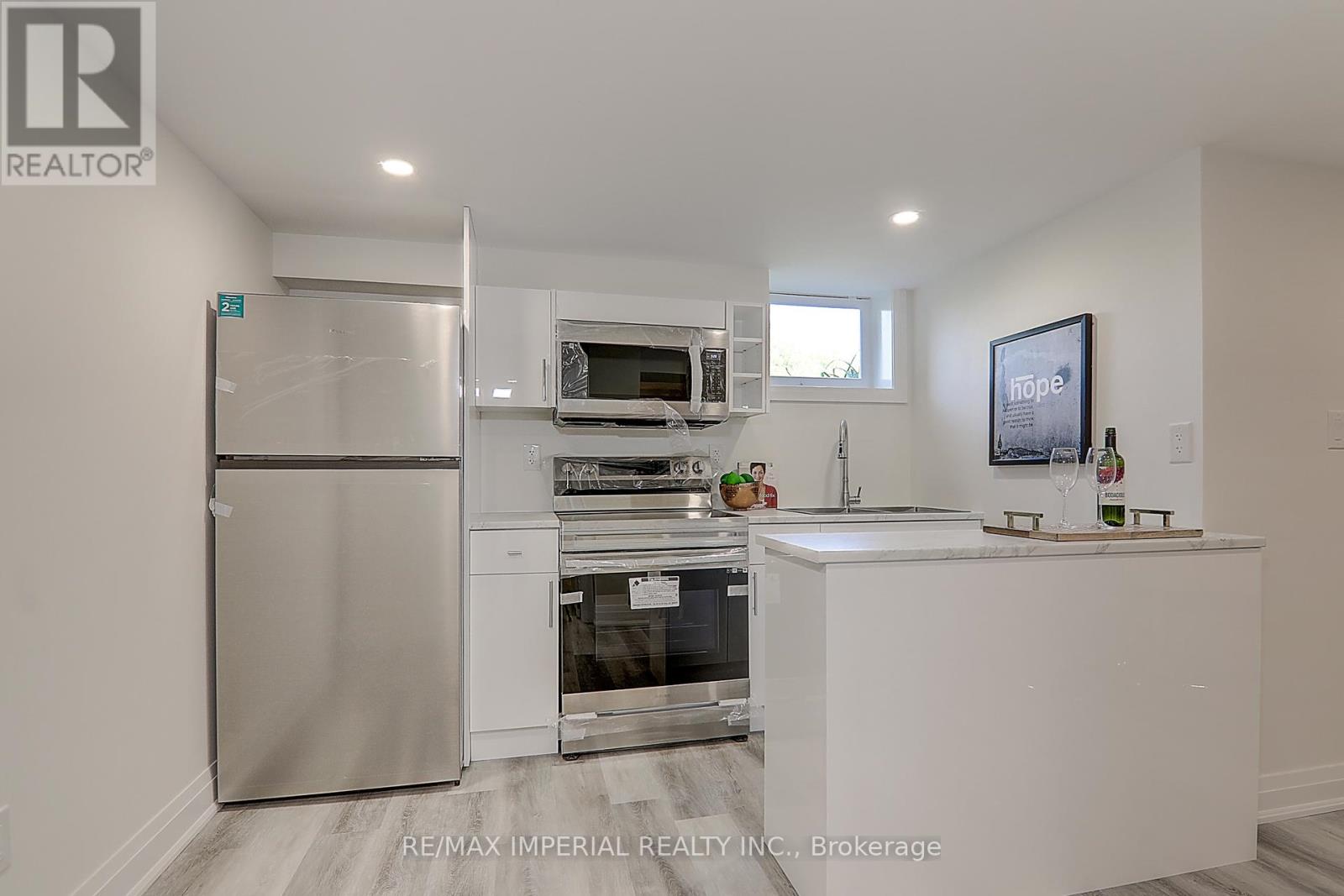 Photo 16 of 98 Belfry Drive, Newmarket ON