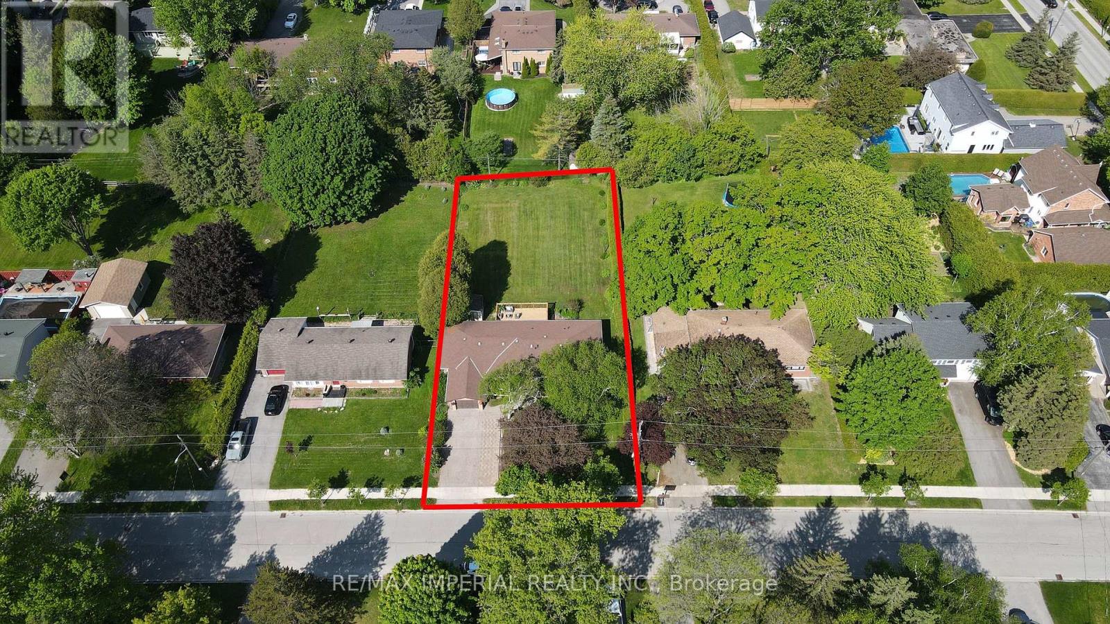 Photo 6 of 98 Belfry Drive, Newmarket ON