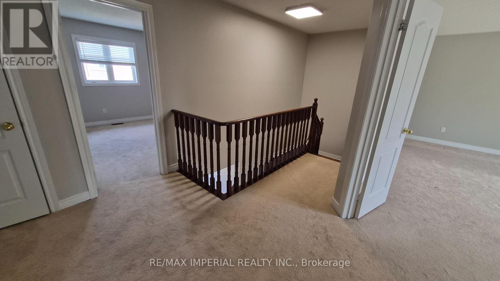 Photo 10 of 118 Flagstone Way, Newmarket ON