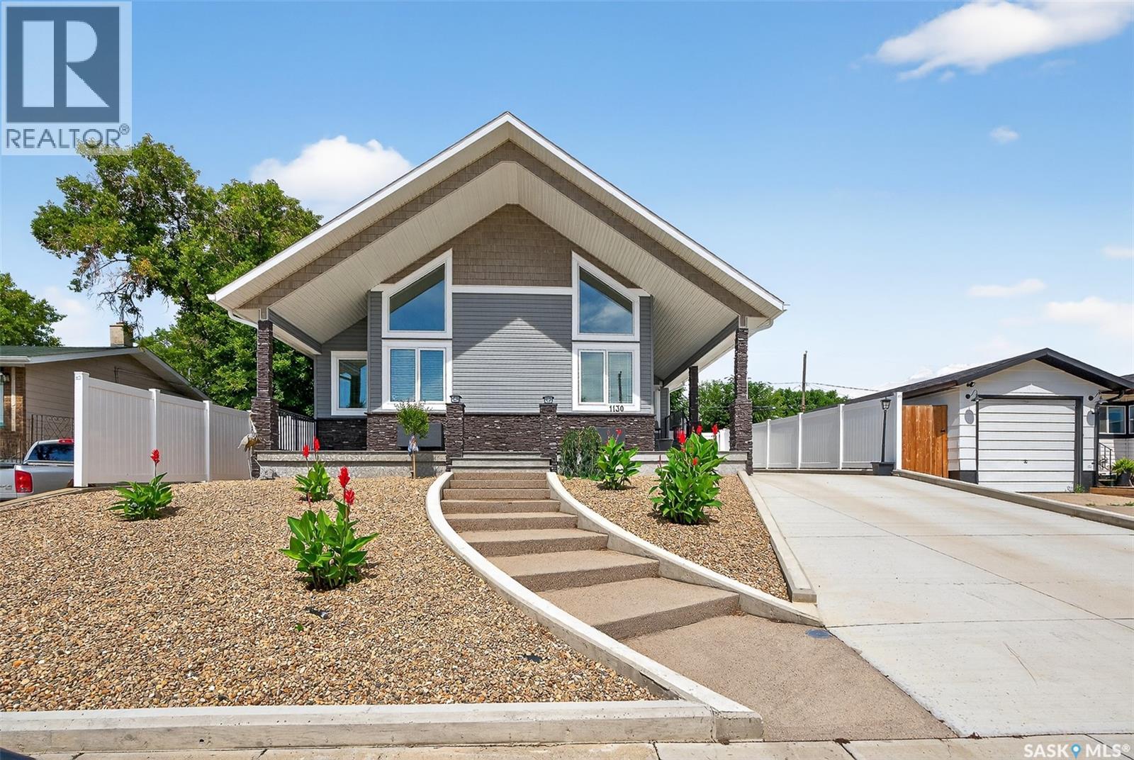 Photo 1 of 1130 Stadacona Street W, Moose Jaw SK