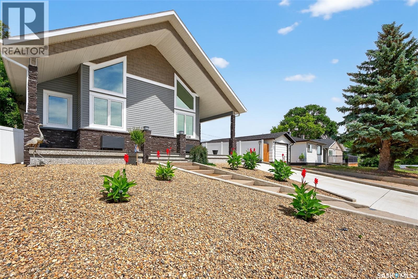 Photo 44 of 1130 Stadacona Street W, Moose Jaw SK
