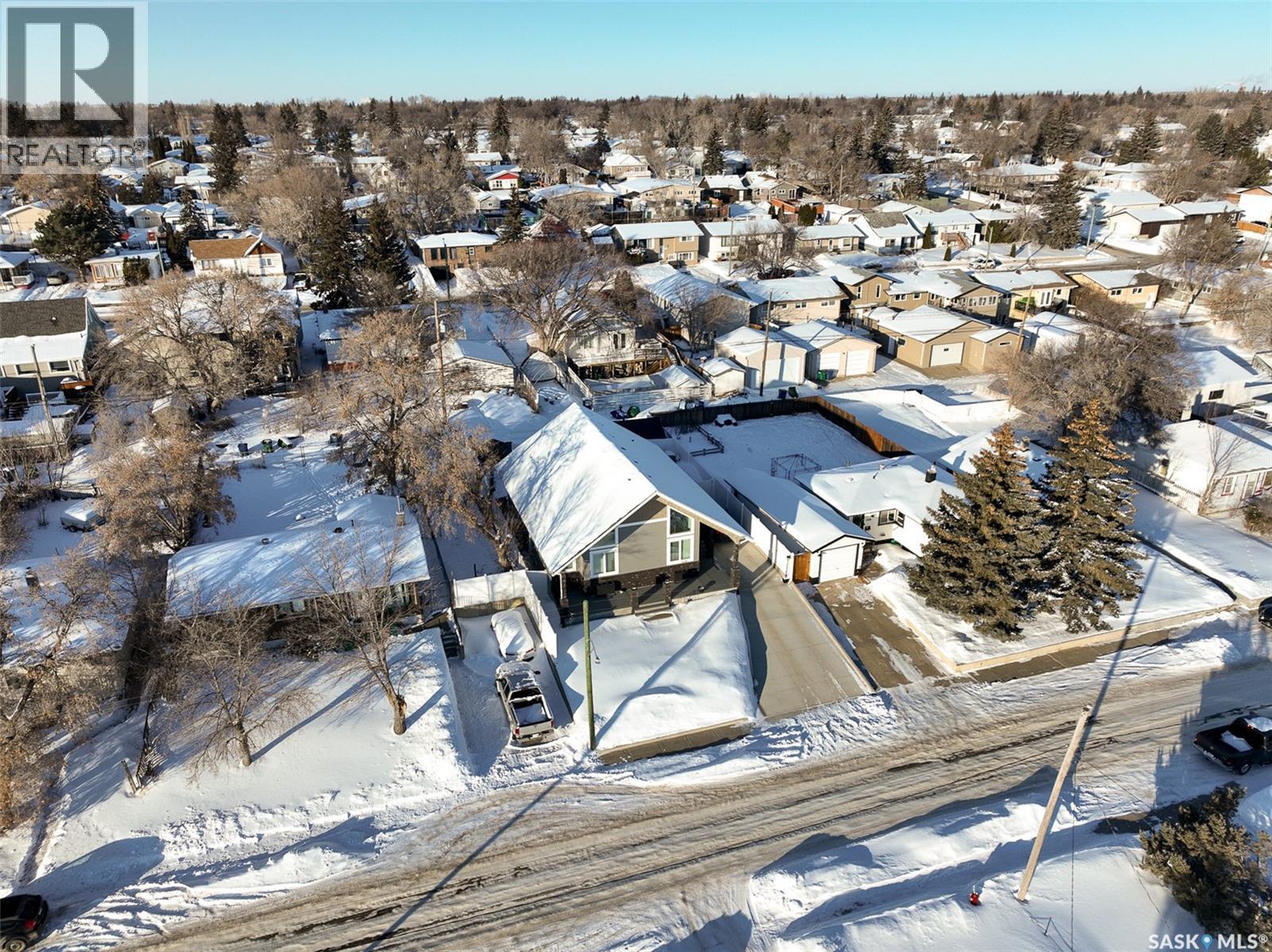 Photo 46 of 1130 Stadacona Street W, Moose Jaw SK