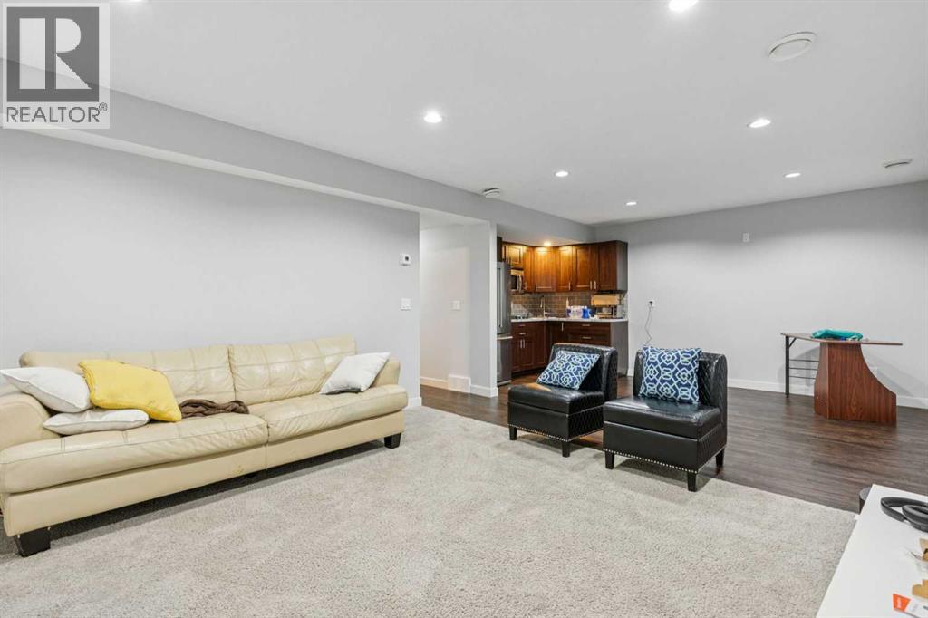 Single Family House for Sale in  Evanspark Gardens NW Evanston Calgary 