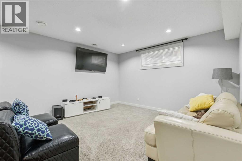 Single Family House for Sale in  Evanspark Gardens NW Evanston Calgary 