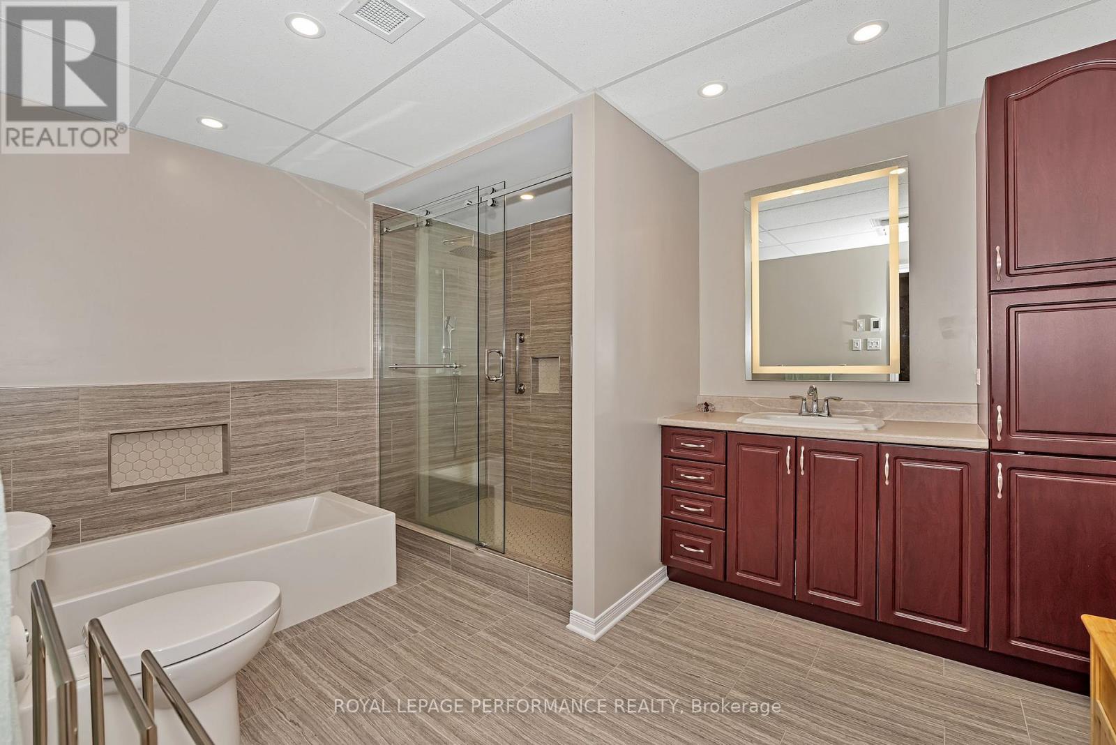 Photo 1 of 205 2360 Albert Street, Clarencerockland ON