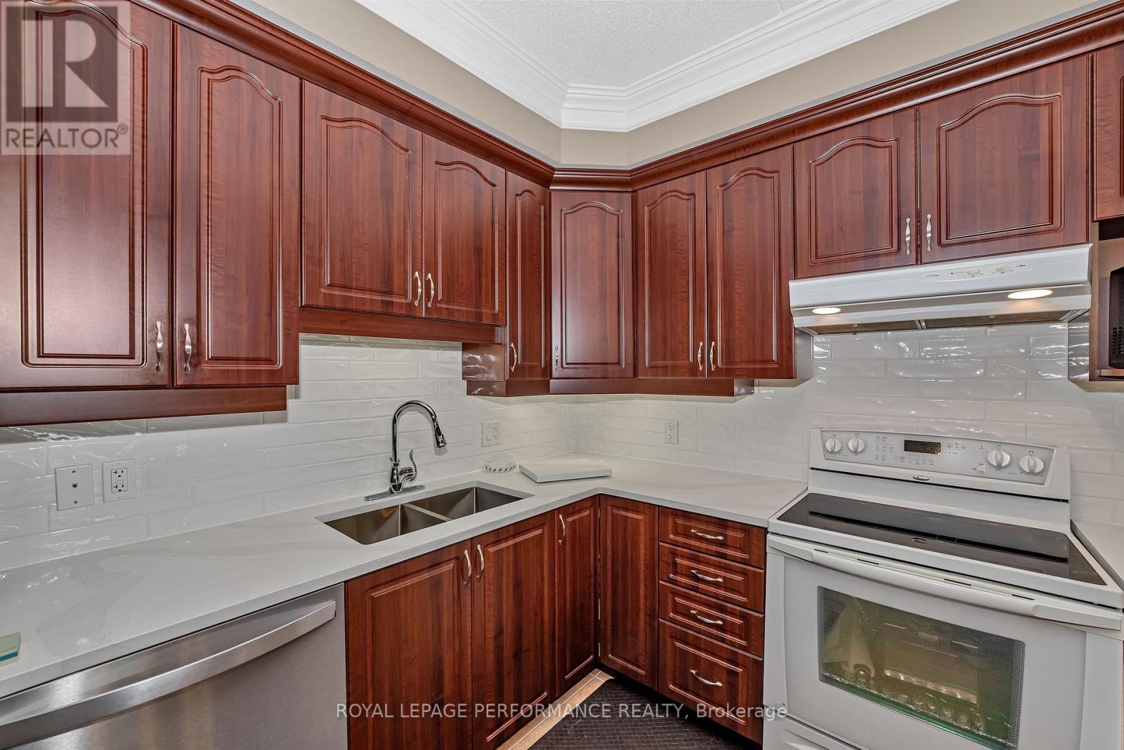 Photo 17 of 205 2360 Albert Street, Clarencerockland ON