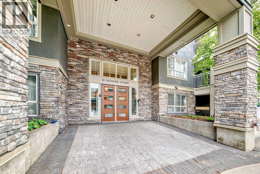 Single Family House for Sale in   Richard Court SW Lincoln Park Calgary 