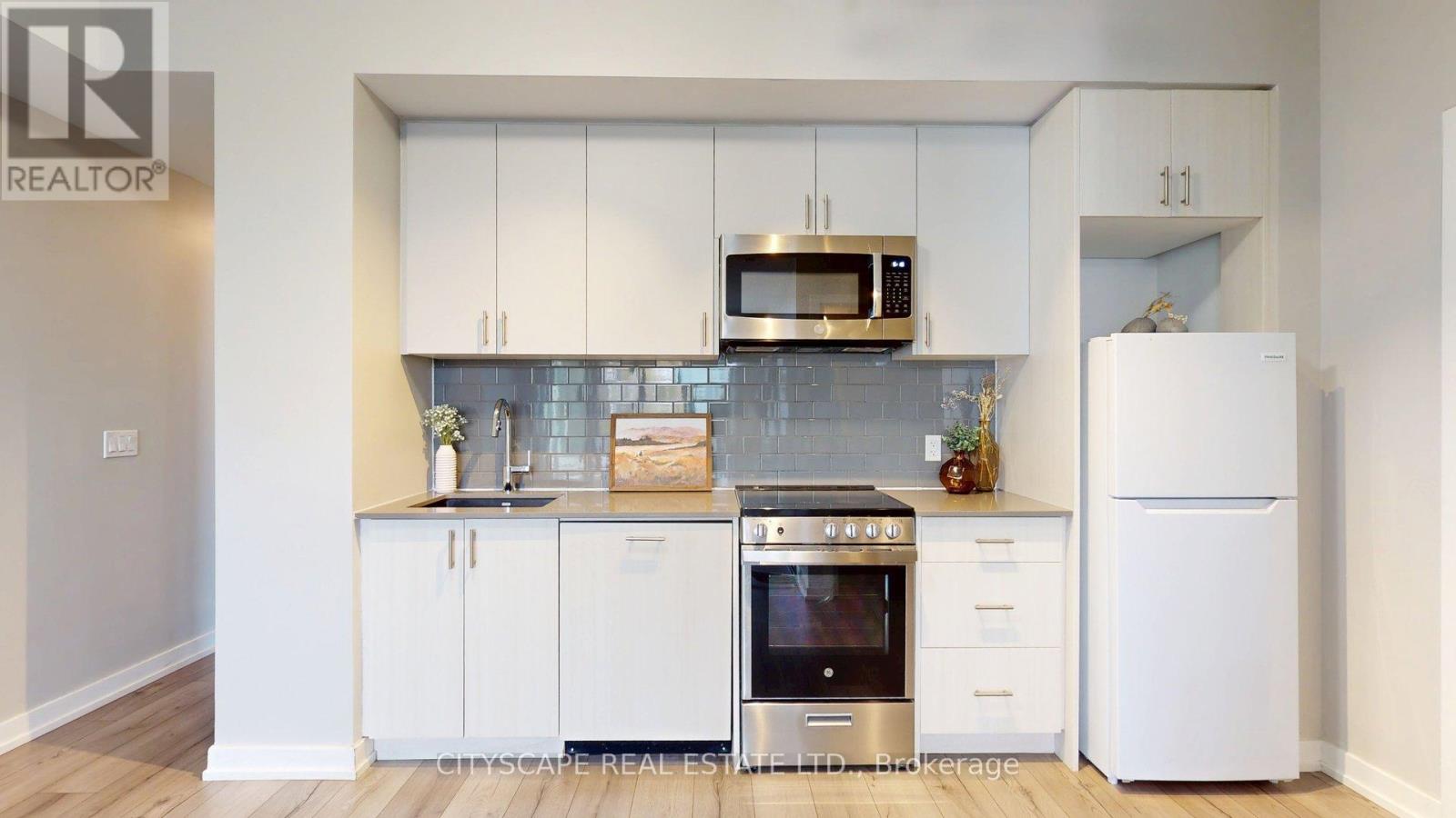 Photo 12 of 3 1195 The Queens Way, Toronto ON