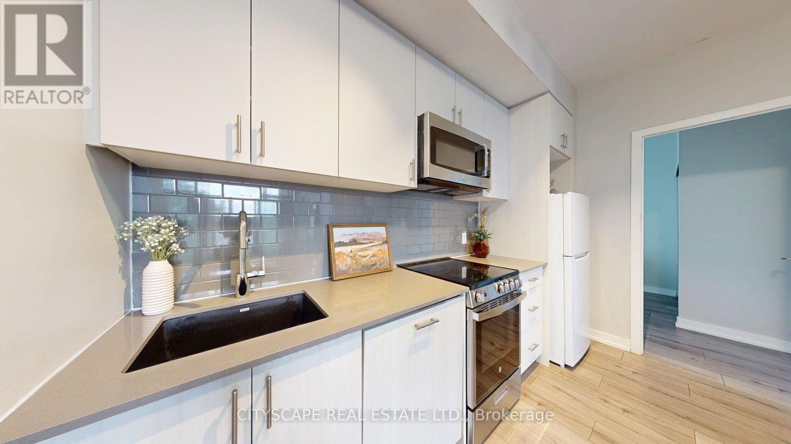 Photo 13 of 3 1195 The Queens Way, Toronto ON