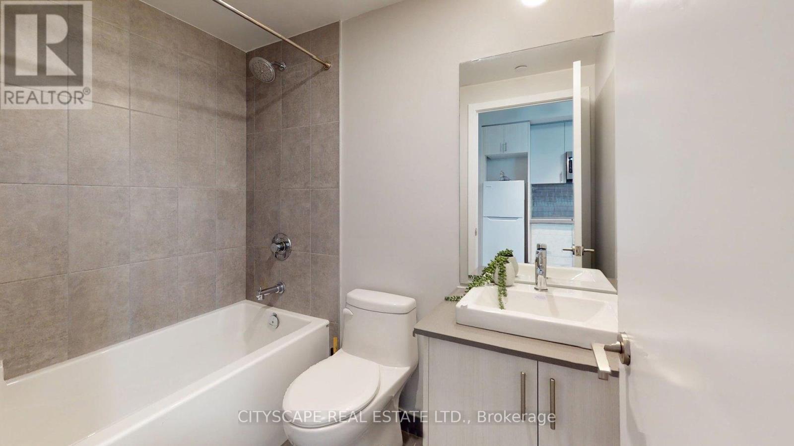 Photo 14 of 3 1195 The Queens Way, Toronto ON