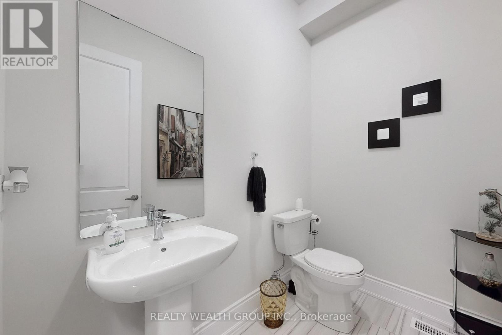 Photo 12 of 2421 Irene Crescent, Oakville ON