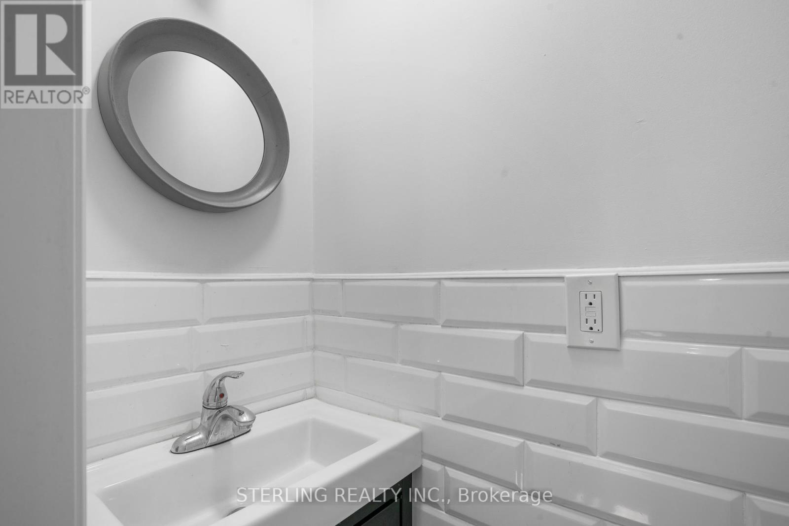 Photo 25 of 21 Foxacre Row, Brampton ON