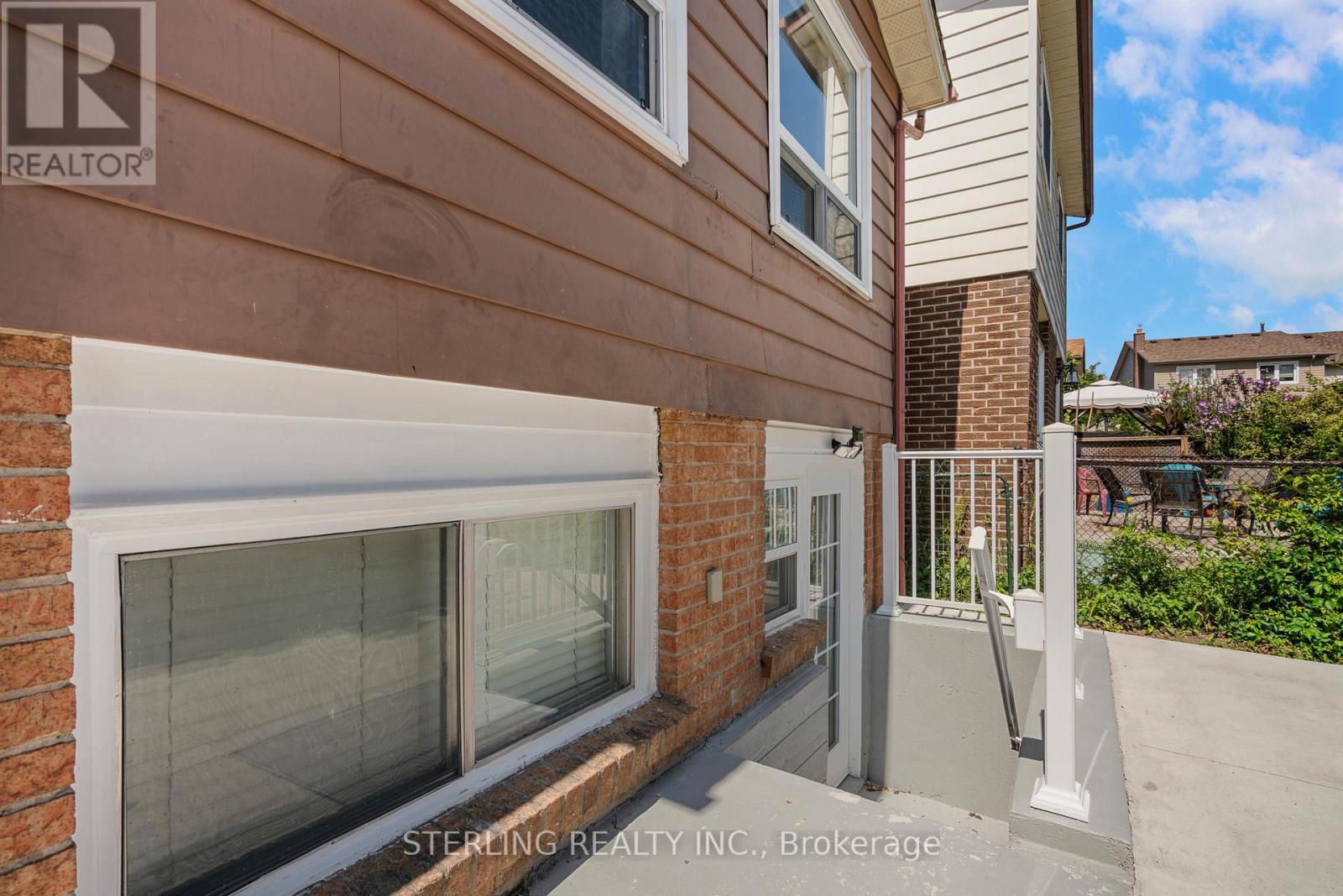 Photo 17 of 21 Foxacre Row, Brampton ON