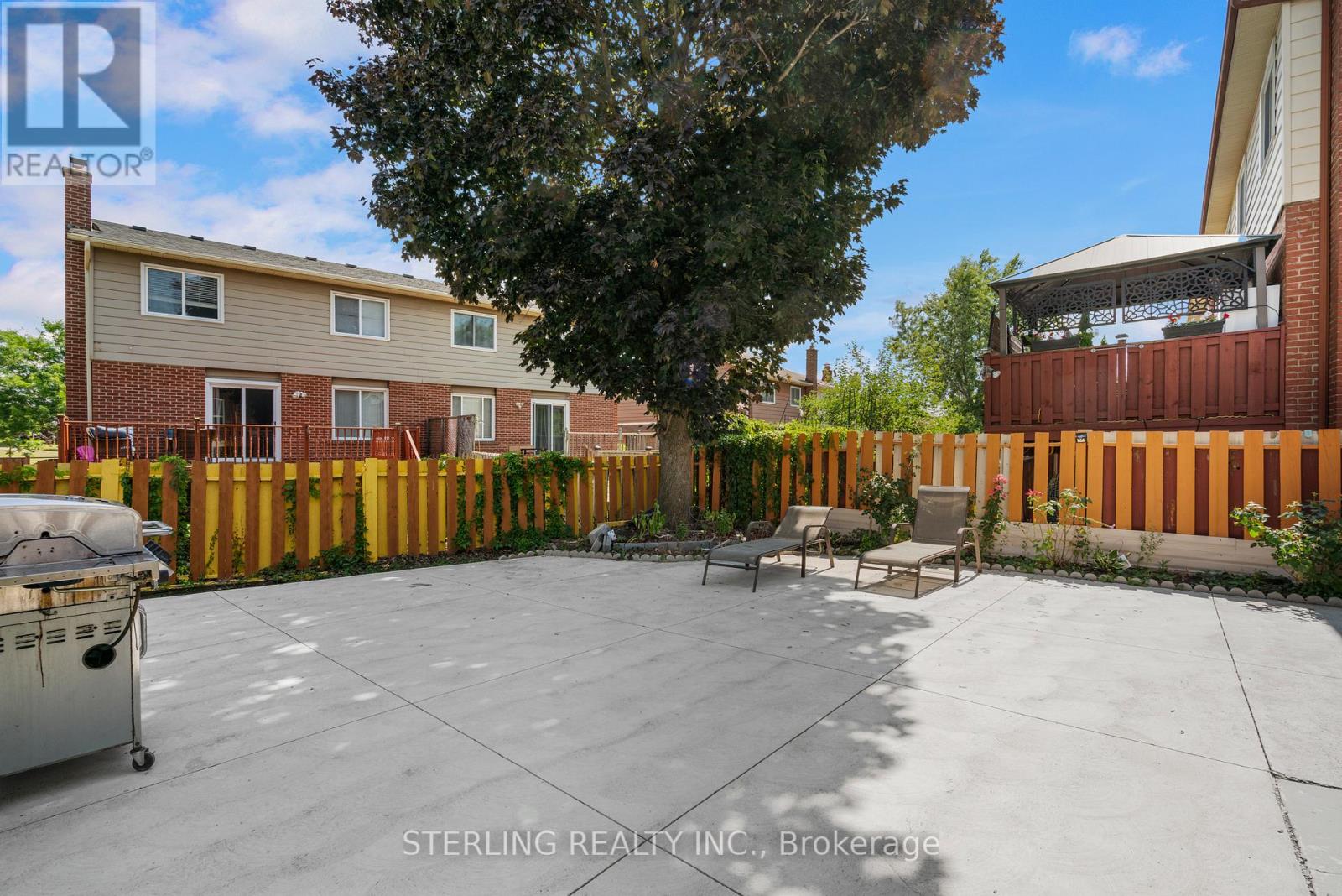 Photo 2 of 21 Foxacre Row, Brampton ON