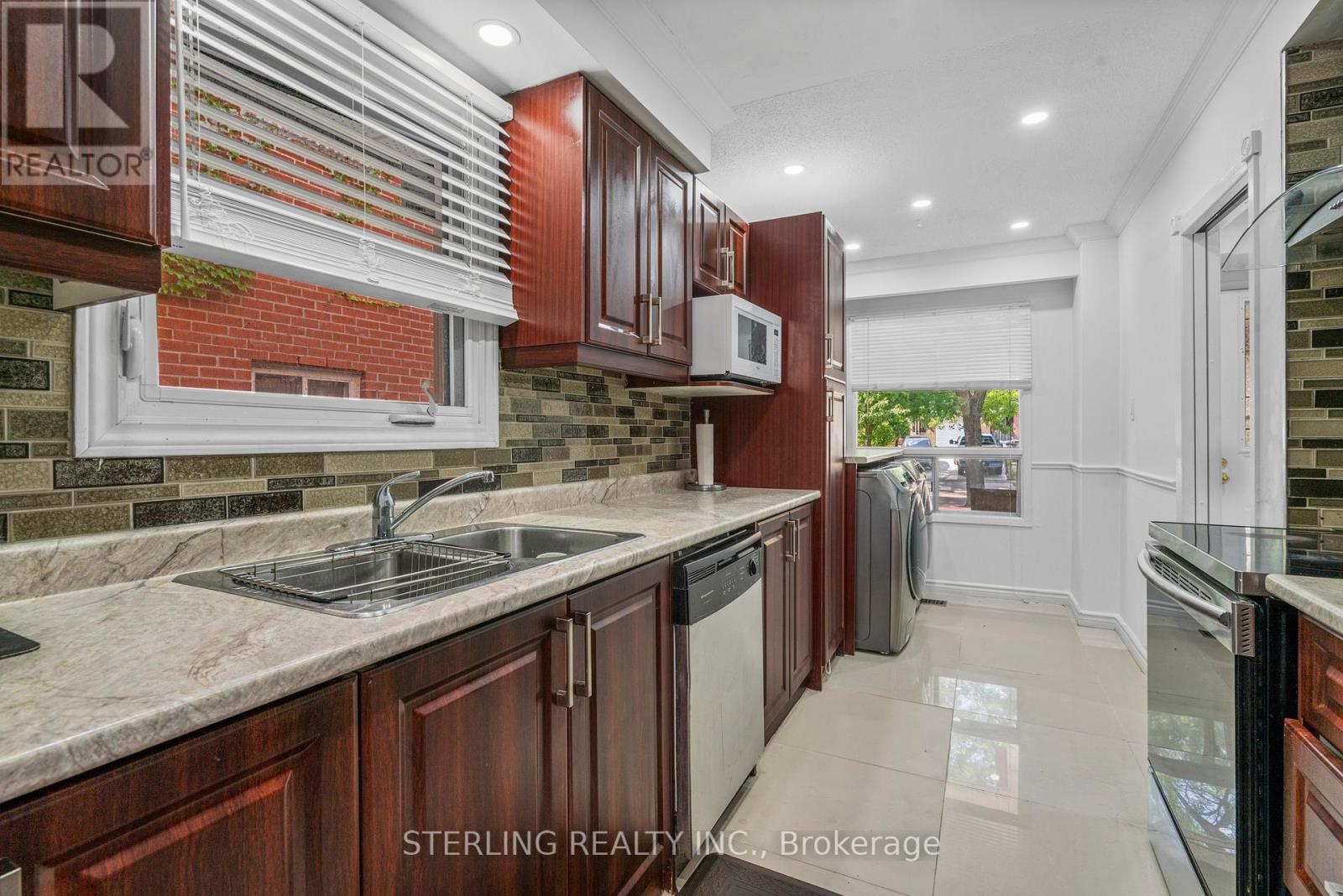 Photo 23 of 21 Foxacre Row, Brampton ON