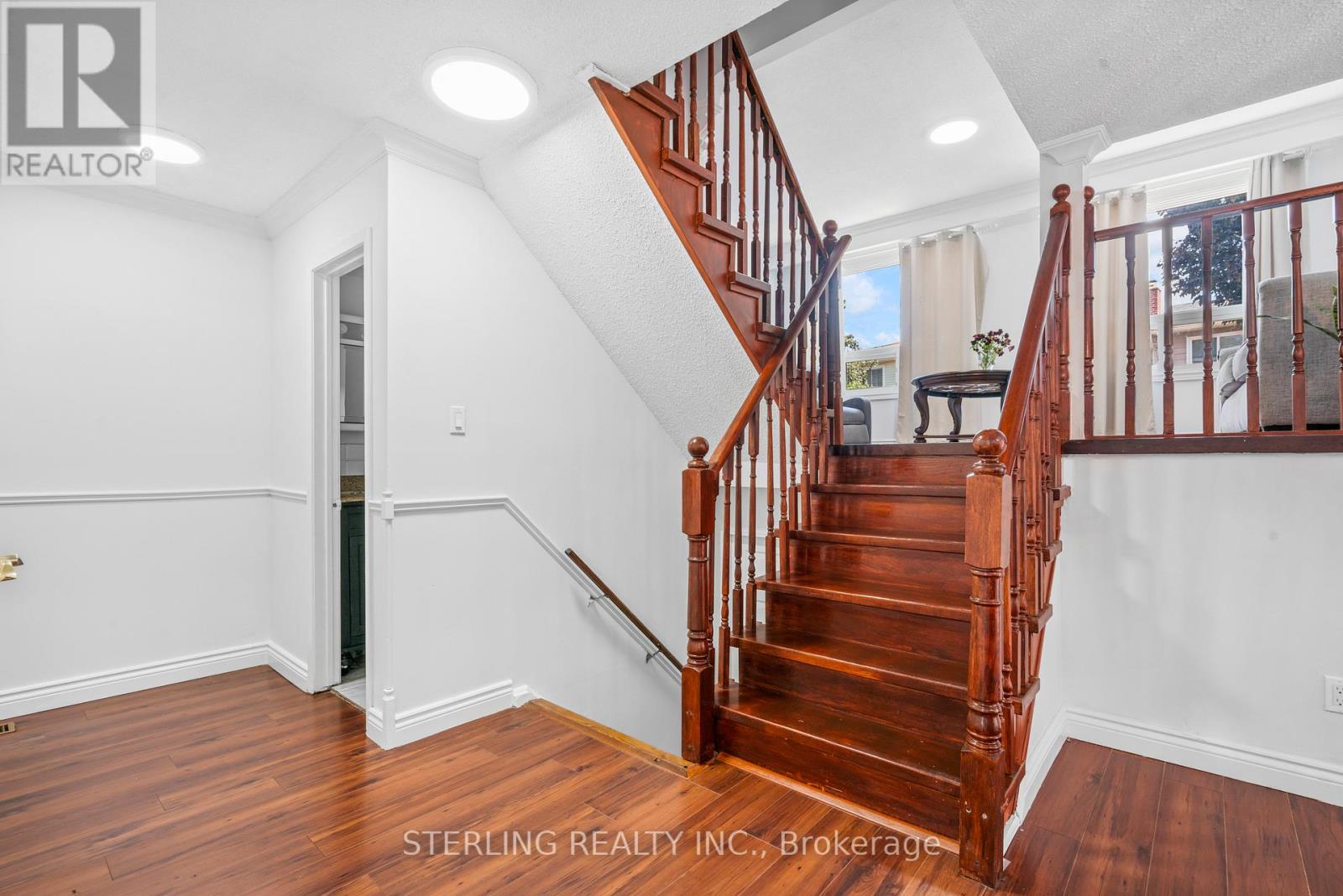 Photo 3 of 21 Foxacre Row, Brampton ON