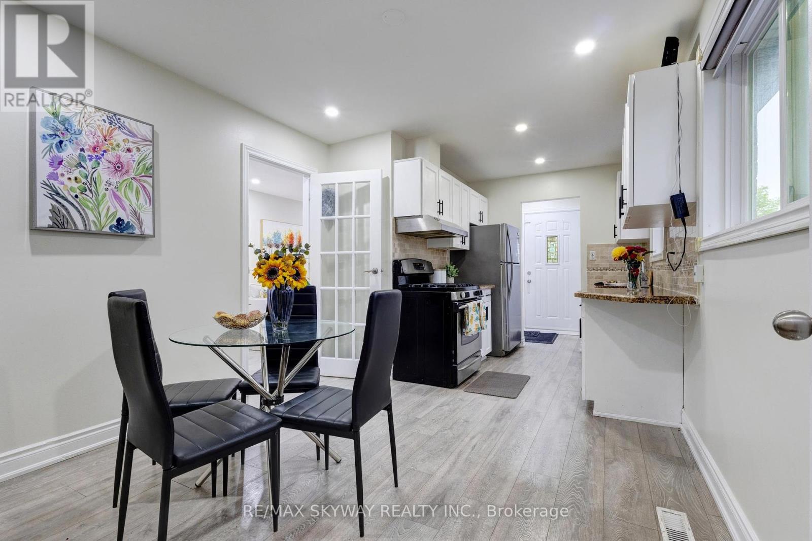 Photo 9 of 2637 Widemarr Road, Mississauga ON