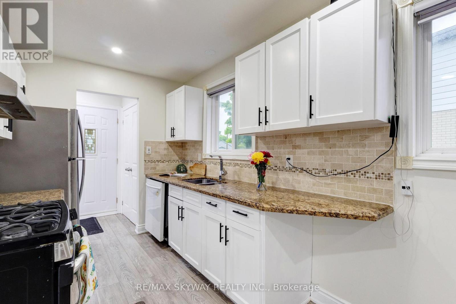 Photo 37 of 2637 Widemarr Road, Mississauga ON
