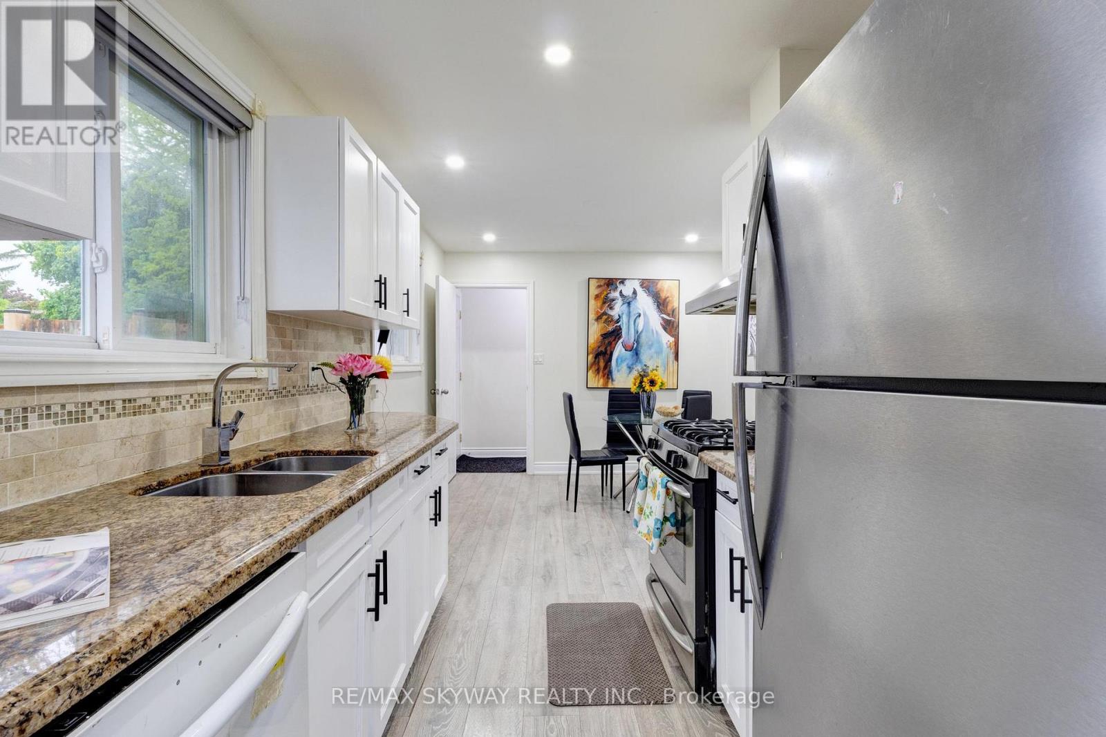 Photo 20 of 2637 Widemarr Road, Mississauga ON