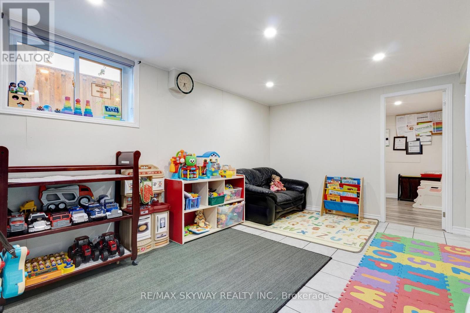 Photo 3 of 2637 Widemarr Road, Mississauga ON