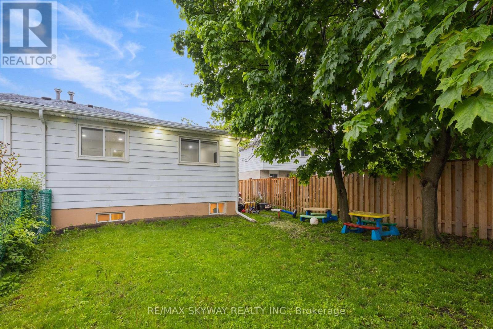 Photo 50 of 2637 Widemarr Road, Mississauga ON