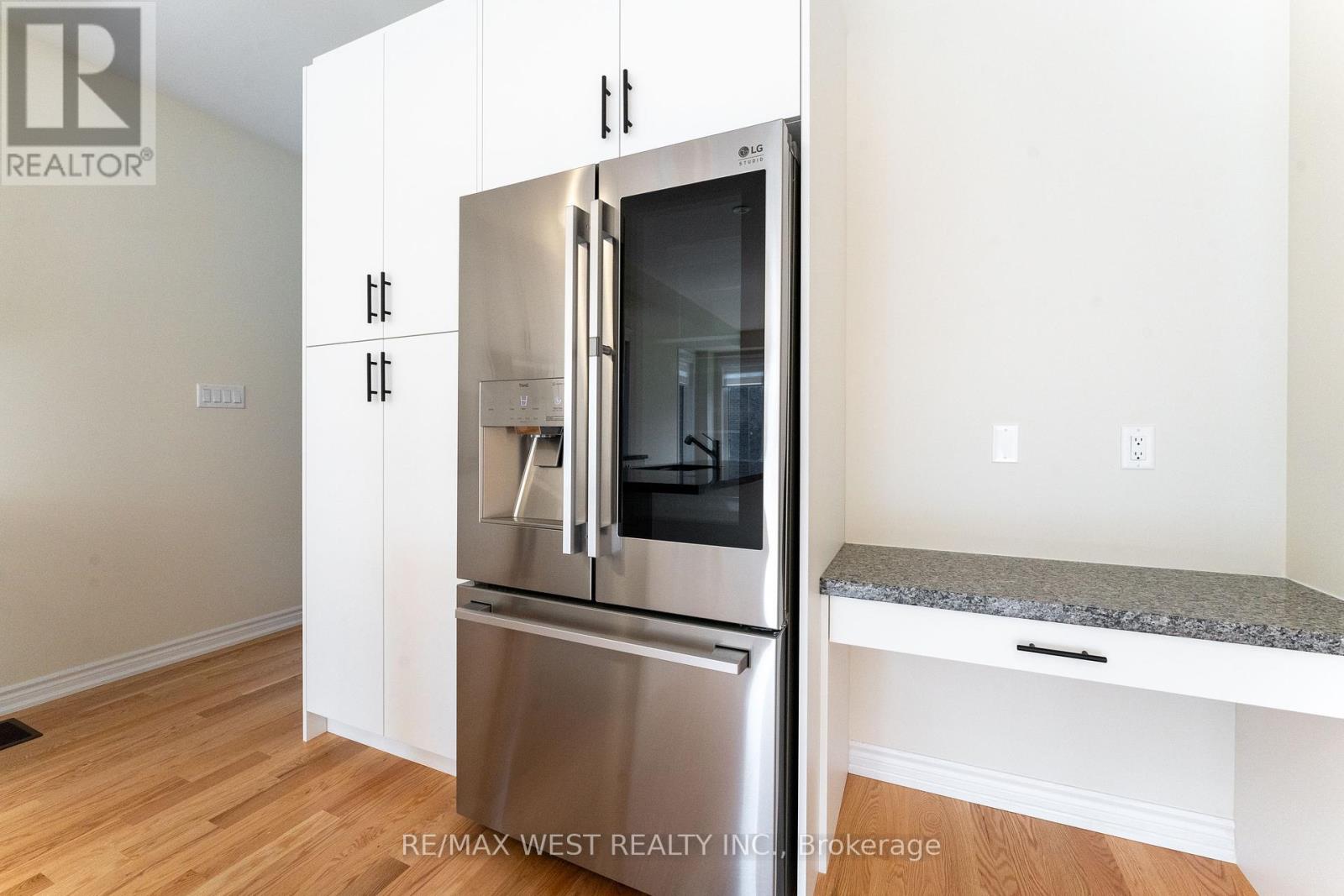 Photo 15 of 1424 National Common, Burlington ON