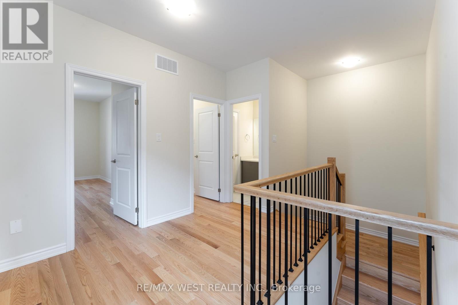 Photo 31 of 1424 National Common, Burlington ON