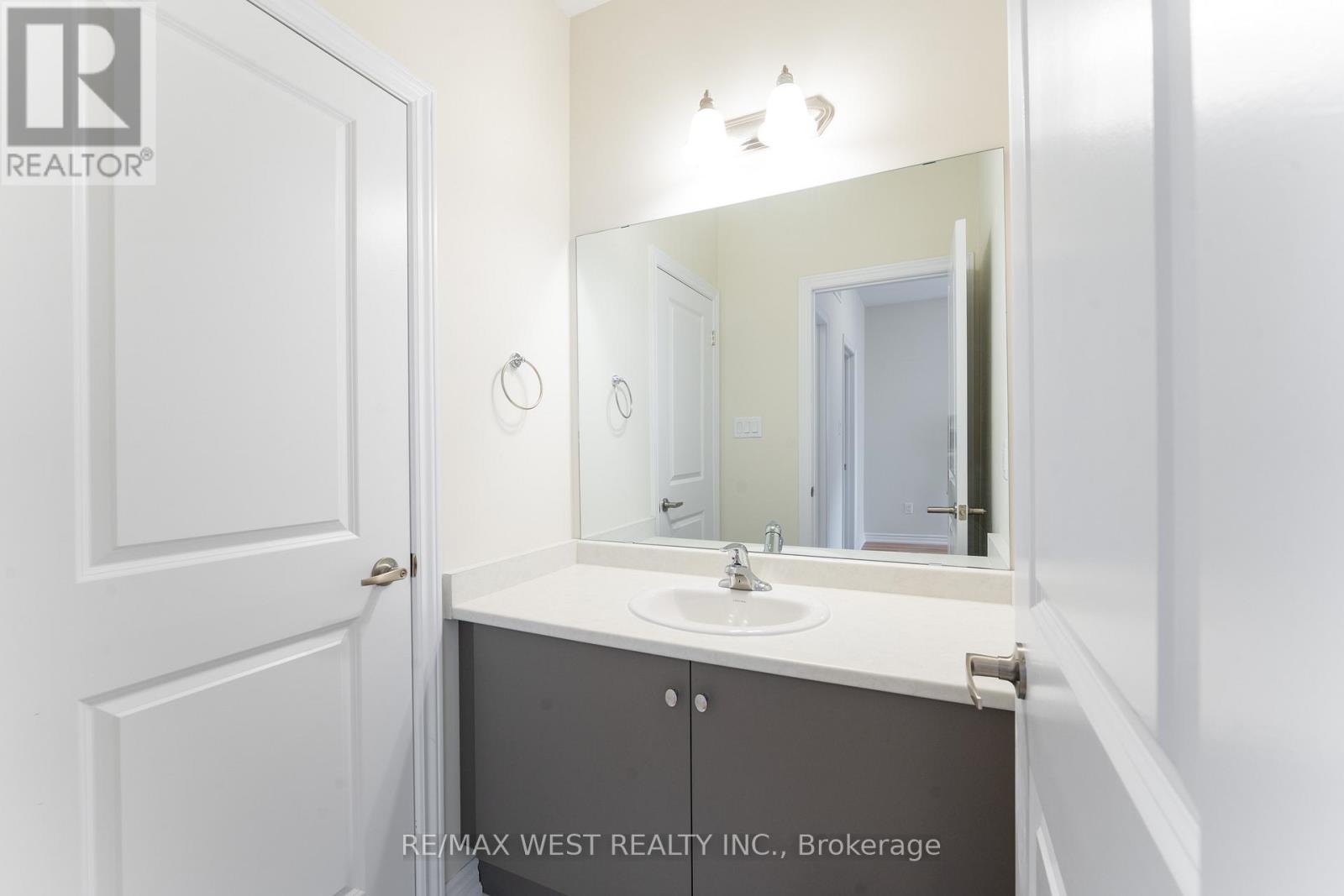 Photo 6 of 1424 National Common, Burlington ON