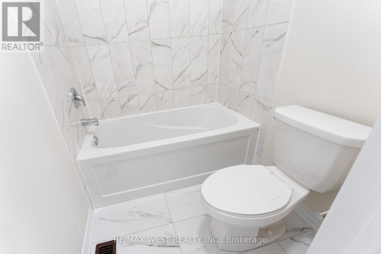 Photo 33 of 1424 National Common, Burlington ON